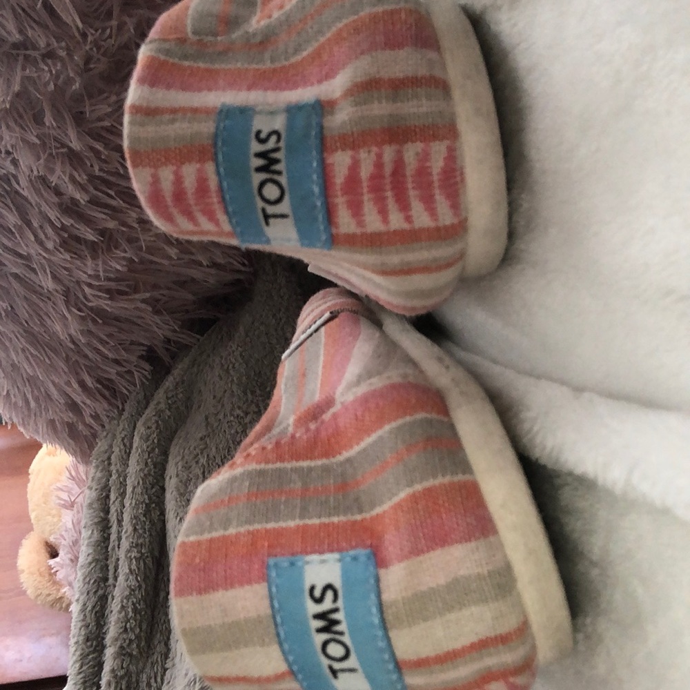 Toms - Picture 2 of 3